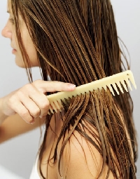 Protect hair from chlorine in the swimming pool with these easy tips