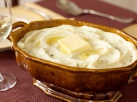 Learn how to make mouthwatering mashed potatoes at home with this recipe