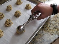Learn how to make chocolate chip cookies soft with an easy and delicious recipe