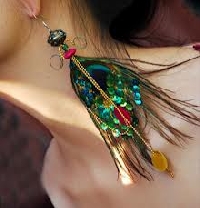Knowing how to make feather earrings allows you to express your sense of style