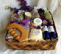 Knowing how to choose a gift basket makes giving presents simple