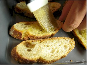 One of the top ten easy hors d'oeuvres is bruschetta