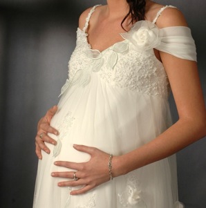Giving birth is a wedding mishap for the pregnant bride