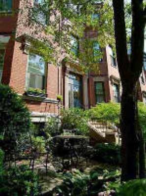A list of the top ten small apartment decorating tips