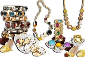 A list of the top ten essential jewelry pieces for every woman