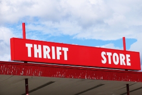 thrift store decorating tips