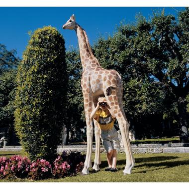 giraffe garden statue