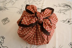 top 10 unusual Christmas gift wrap ideas furoshiki