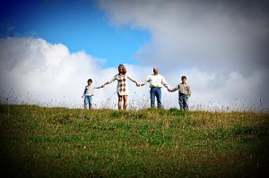 top 10 fun family portraits on hill