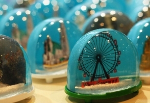 travel souvenirs 