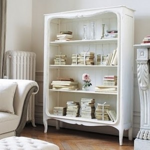 Shabby chic white room