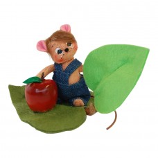 toy mouse on leaf