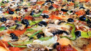 Pizza with green peppers