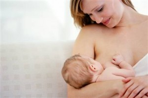 mom nursing baby