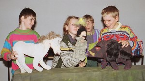 kids with puppets
