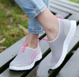 Tennis shoes