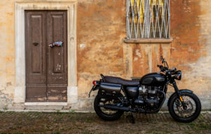 10 Best Summer Motorcycle Riding Accessories