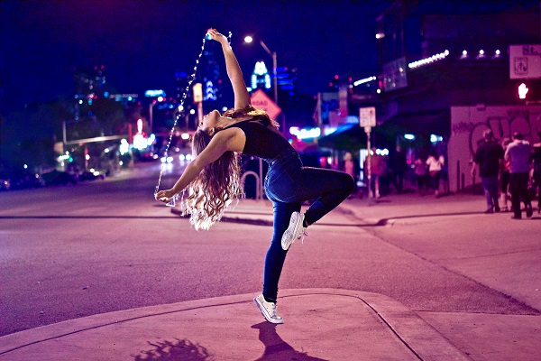 dancing woman 