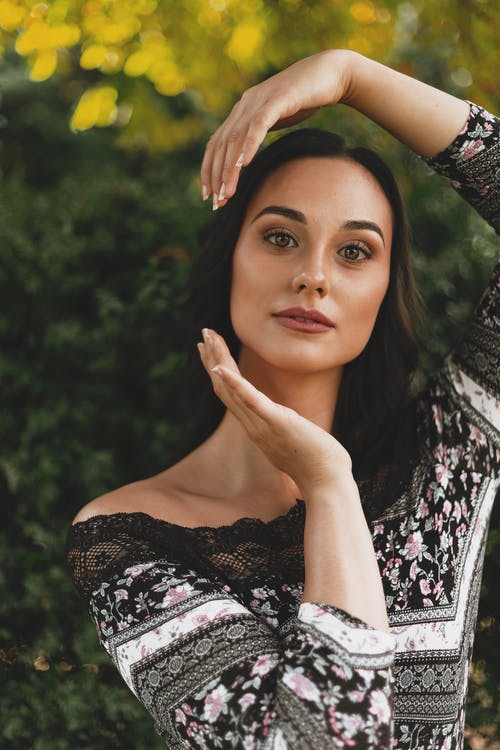 Casual makeup and nails