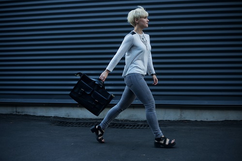 how to choose a handbag